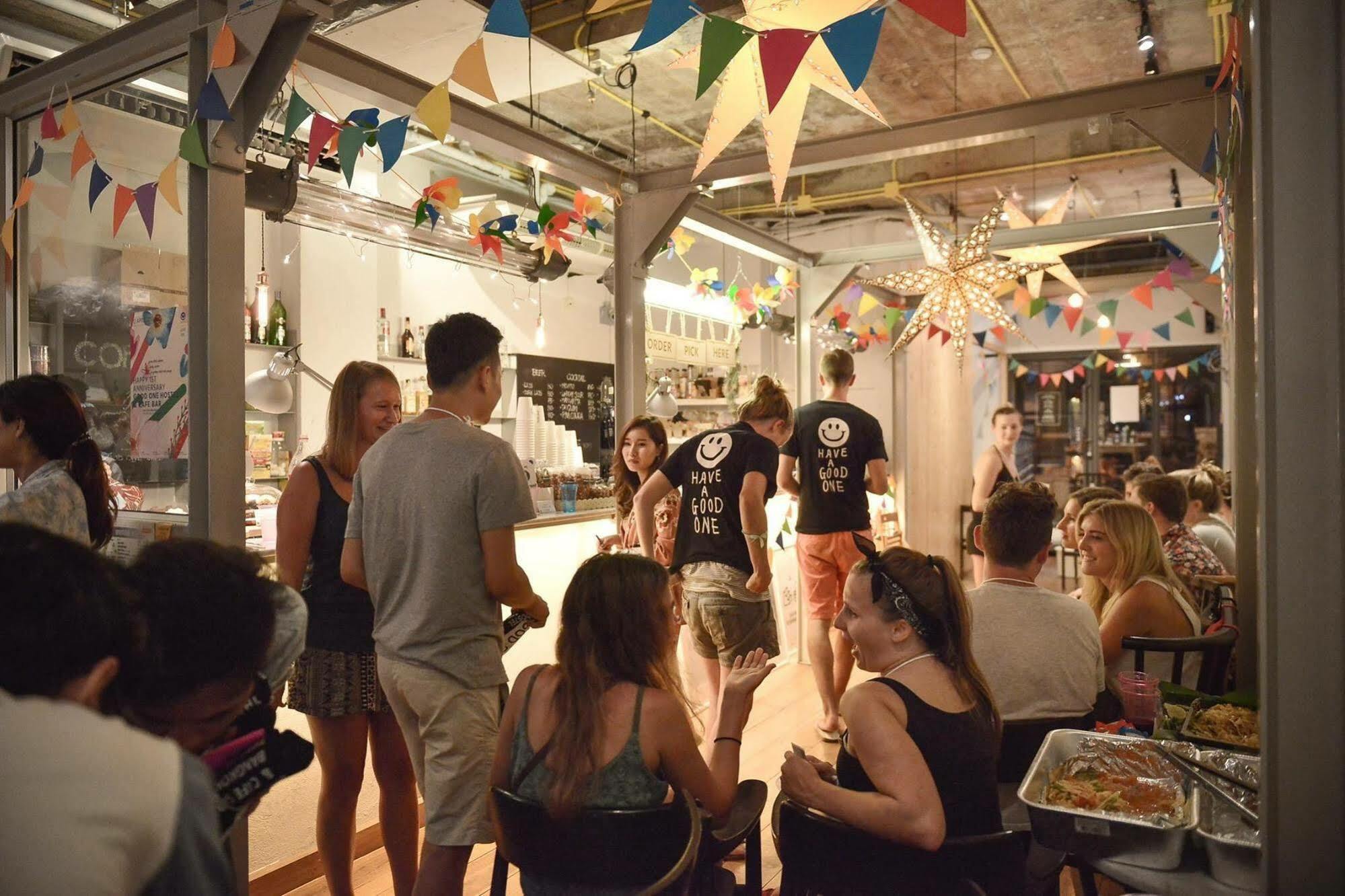 Hostel Good One Poshtel&Cafe Bar Bangkok Exterior foto