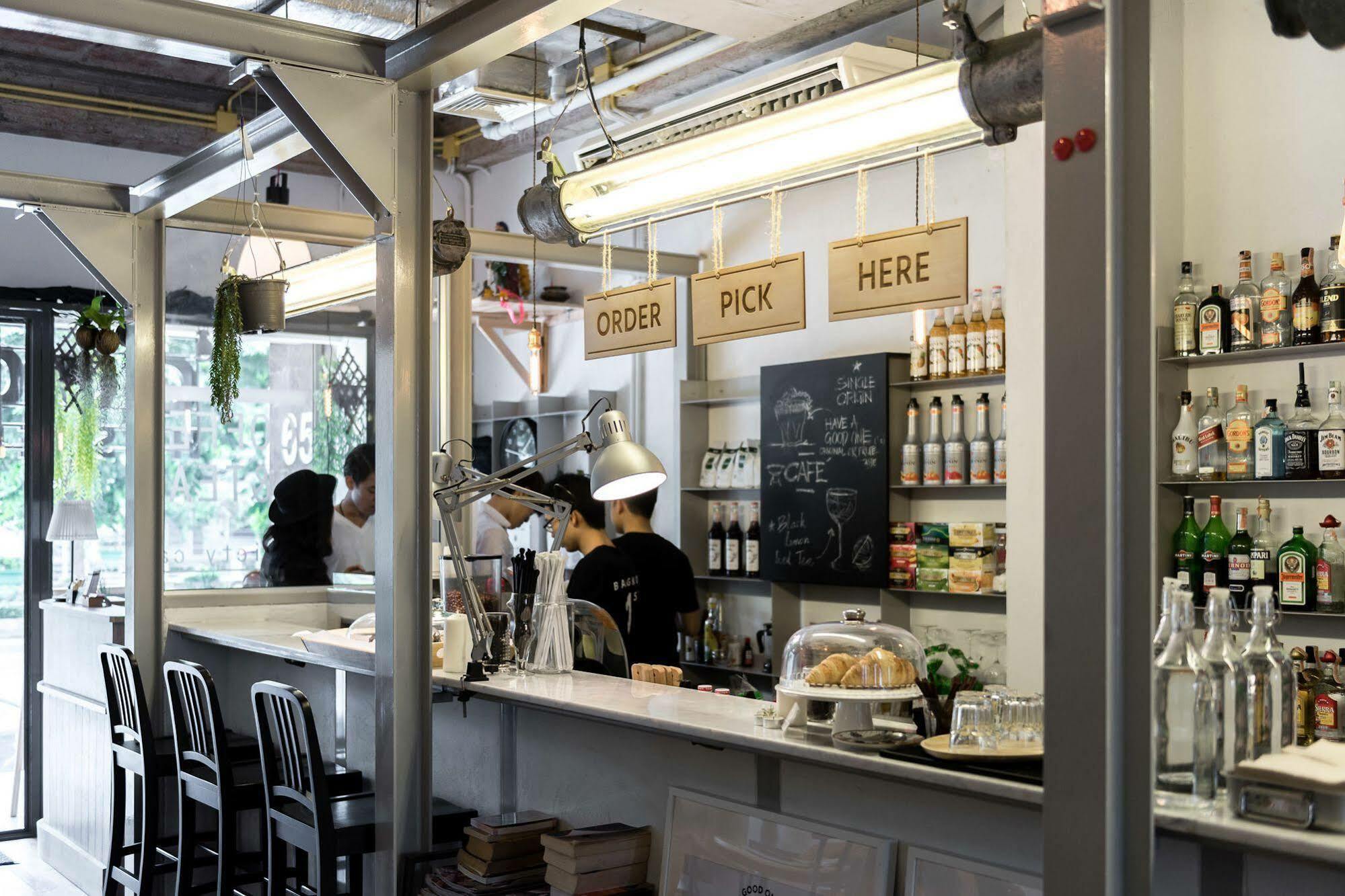Hostel Good One Poshtel&Cafe Bar Bangkok Exterior foto